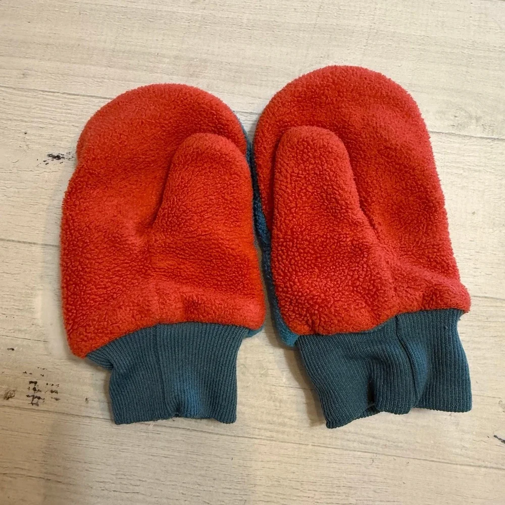 Patagonia baby pita pocket mittens blue and red